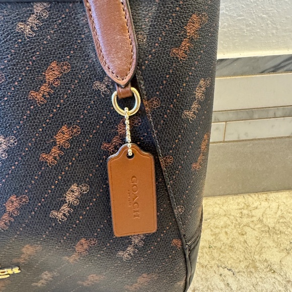 Coach Horse and Carriage Tote 27 C4069 Black Clean Inside Good Condition - Picture 5 of 14